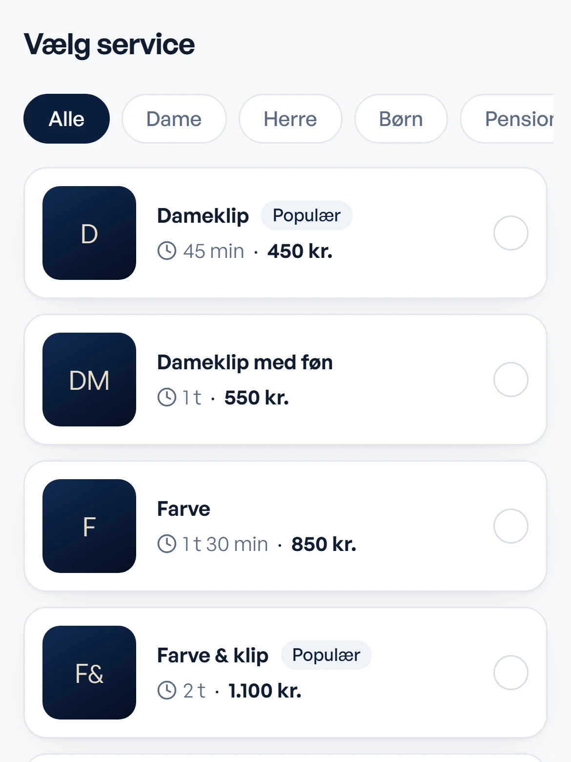 Bookingside på mobil med frisørydelser, varighed og pris